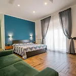 Hub Ferroviario - 12 Posti Letto Per Il Tuo Gruppo A Napoli Con Wifi E Netflix