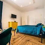 Hub Ferroviario - 12 Posti Letto Per Il Tuo Gruppo A Napoli Con Wifi E Netflix