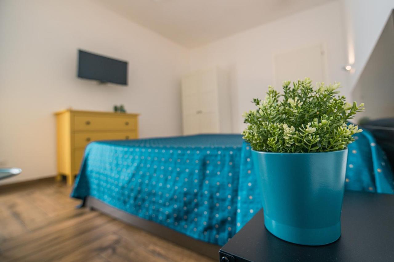 Hub Ferroviario - 12 Posti Letto Per Il Tuo Gruppo A Con Wifi E Netflix Bed & Breakfast Naples